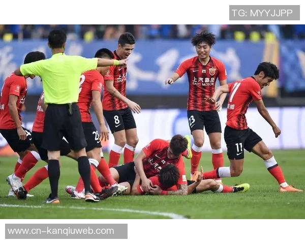 上港与上海的激烈对决揭示城市足球的荣耀与梦想